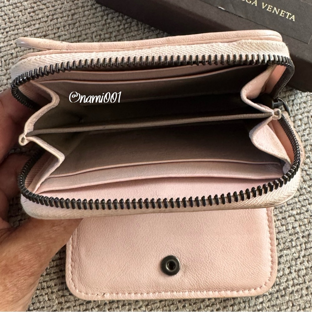 Bottega Veneta Blush Woven Leather Wallet - Picture 7 of 11